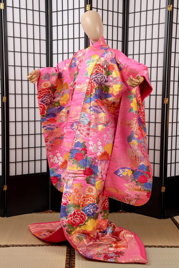 DEAR VANILLA Authentic Traditional Japanese Uchikake Wedding Kimono for Women Vintage Silk Robe Made in Japan Vintage UCK-0059