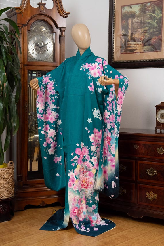 DEAR VANILLA Authentic Traditional Japanese Furisode Kimono for Women Vintage Silk Robe Made in Japan KMF-0288