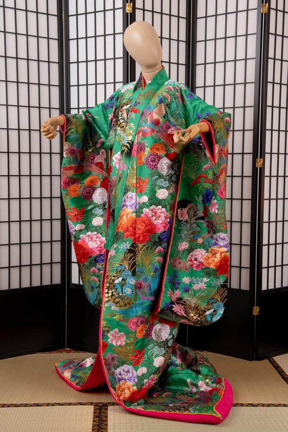 DEAR VANILLA Authentic Traditional Japanese Uchikake Wedding Kimono for Women Vintage Silk Robe Made in Japan Vintage UCK-0068