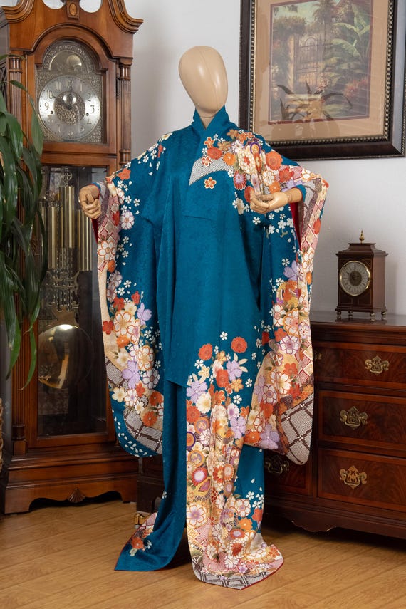 DEAR VANILLA Authentic Traditional Japanese Furisode Kimono for Women Vintage Silk Robe Made in Japan KMF-0273