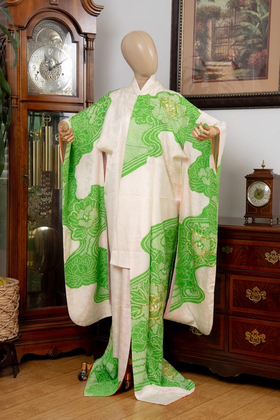 DEAR VANILLA Authentic Traditional Japanese Furisode Kimono for Women Vintage Silk Robe Made in Japan KMF-0320