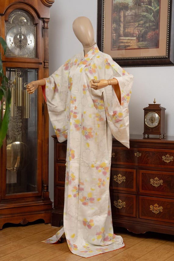 DEAR VANILLA Authentic Traditional Japanese Kimono for Women Vintage Dress Robe Made in Japan Genuine Original KM-0640
