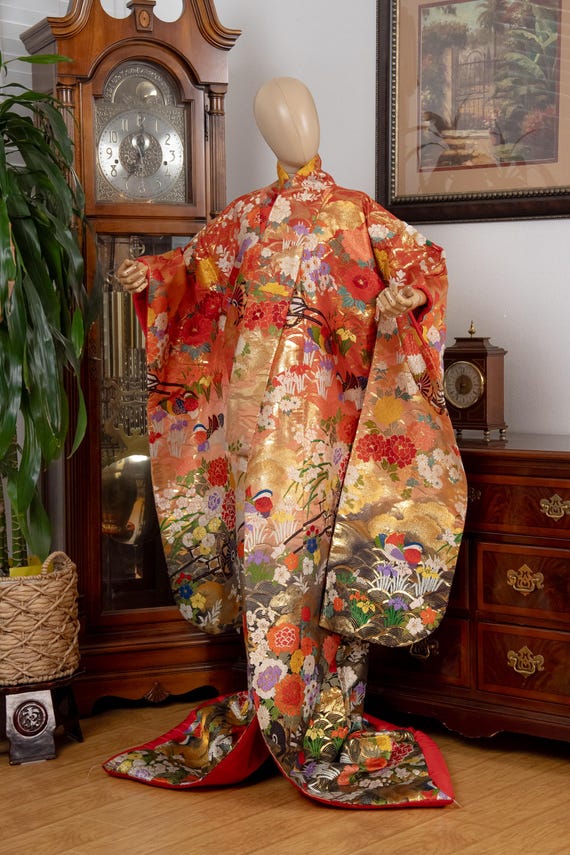 DEAR VANILLA Authentic Traditional Japanese Uchikake Wedding Kimono for Women Vintage Silk Robe Made in Japan UCK-0046