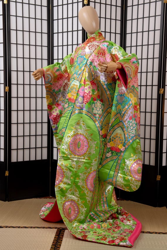 DEAR VANILLA Authentic Traditional Japanese Uchikake Wedding Kimono for Women Vintage Silk Robe Made in Japan Vintage UCK-0061