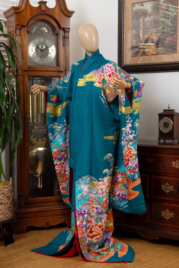 DEAR VANILLA Authentic Traditional Japanese Kakeshita Wedding Kimono for Women Vintage Silk Robe Made in Japan KST-0071
