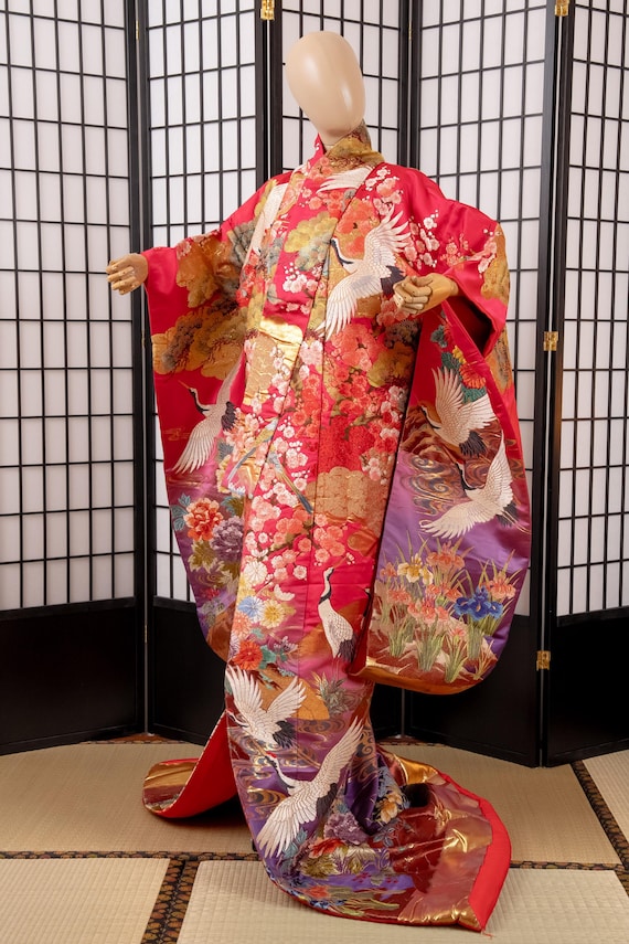 DEAR VANILLA Authentic Traditional Japanese Uchikake Wedding Kimono for Women Vintage Silk Robe Made in Japan Vintage UCK-0062