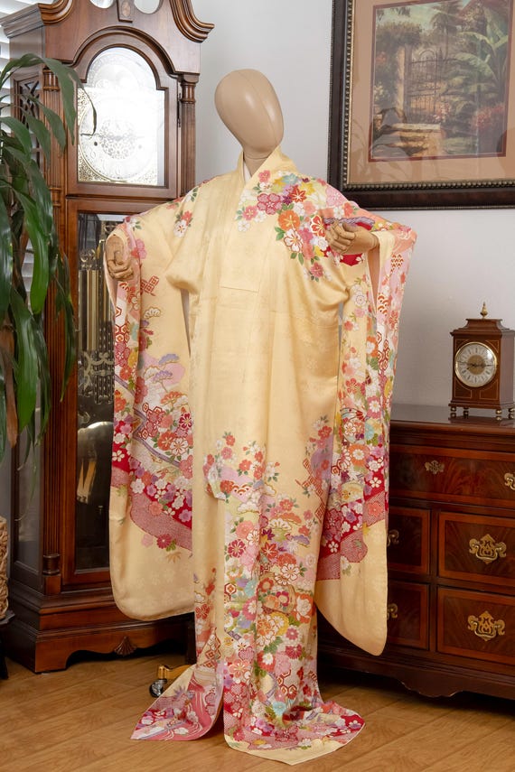 DEAR VANILLA Authentic Traditional Japanese Furisode Kimono for Women Vintage Silk Robe Made in Japan KMF-0331