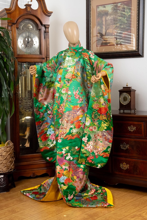 DEAR VANILLA Authentic Traditional Japanese Uchikake Wedding Kimono for Women Vintage Silk Robe Made in Japan UCK-0051