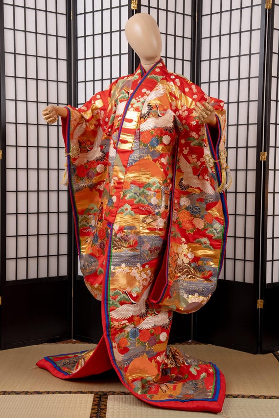 DEAR VANILLA Authentic Traditional Japanese Uchikake Wedding Kimono for Women Vintage Silk Robe Made in Japan Vintage UCK-0066