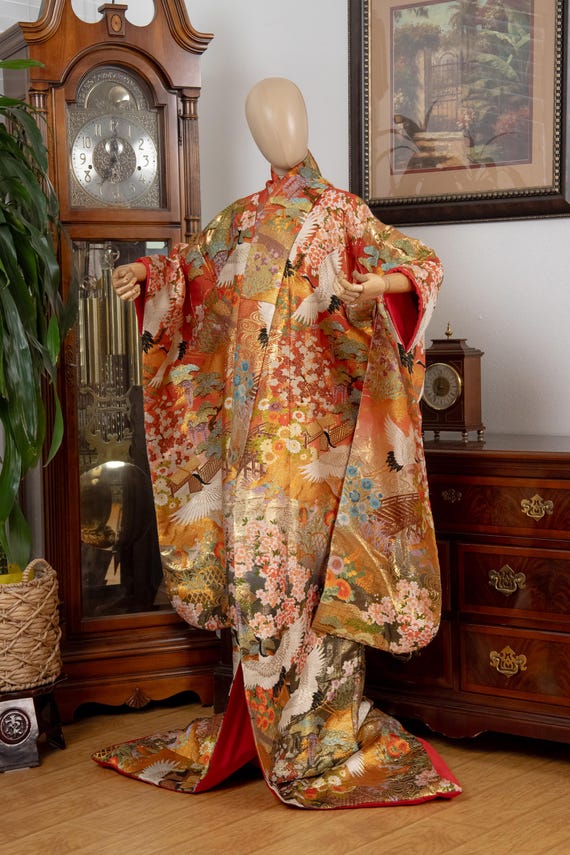 DEAR VANILLA Authentic Traditional Japanese Uchikake Wedding Kimono for Women Vintage Silk Robe Made in Japan UCK-0047
