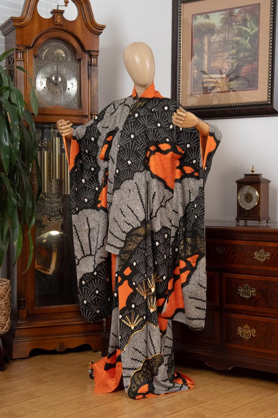 DEAR VANILLA Authentic Traditional Japanese Furisode Kimono for Women Vintage Silk Robe Made in Japan KMF-0268