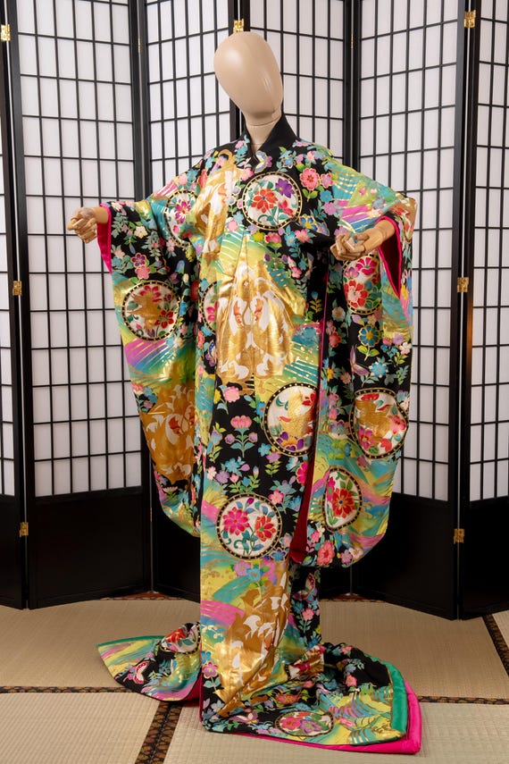 DEAR VANILLA Authentic Traditional Japanese Uchikake Wedding Kimono for Women Vintage Silk Robe Made in Japan Vintage UCK-0060