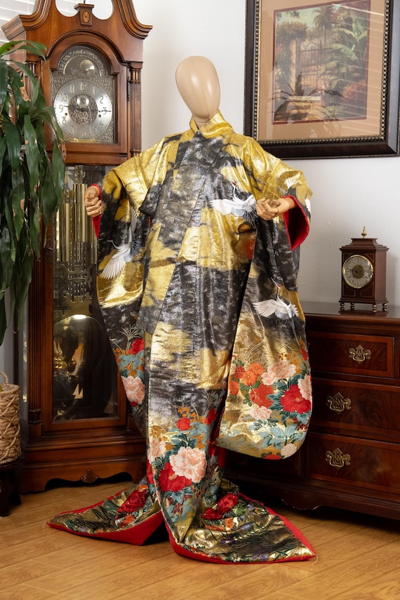DEAR VANILLA Authentic Traditional Japanese Uchikake Wedding Kimono for Women Vintage Silk Robe Made in Japan UCK-0053