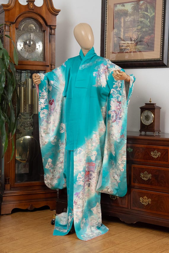 DEAR VANILLA Authentic Traditional Japanese Furisode Kimono for Women Vintage Silk Robe Made in Japan KMF-0271