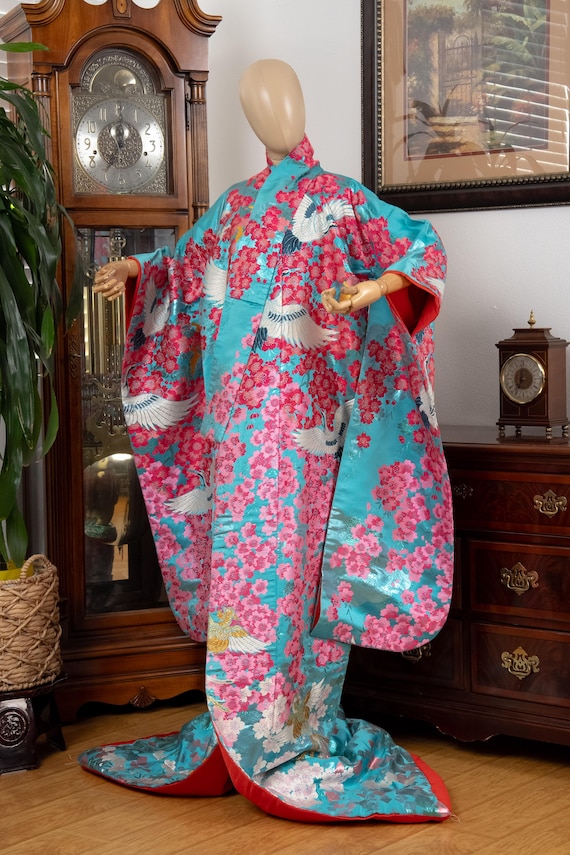DEAR VANILLA Authentic Traditional Japanese Uchikake Wedding Kimono for Women Vintage Silk Robe Made in Japan UCK-0052