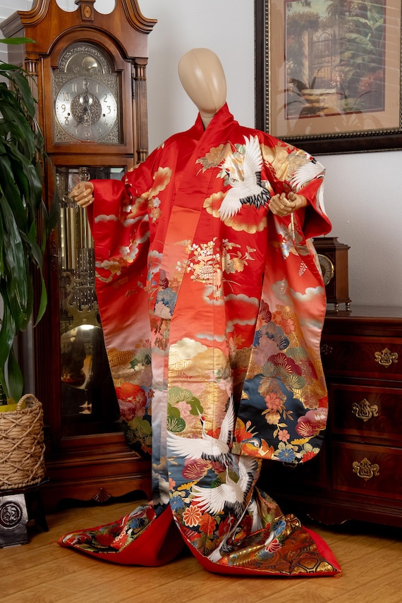 DEAR VANILLA Authentic Traditional Japanese Uchikake Wedding Kimono for Women Vintage Silk Robe Made in Japan UCK-0048