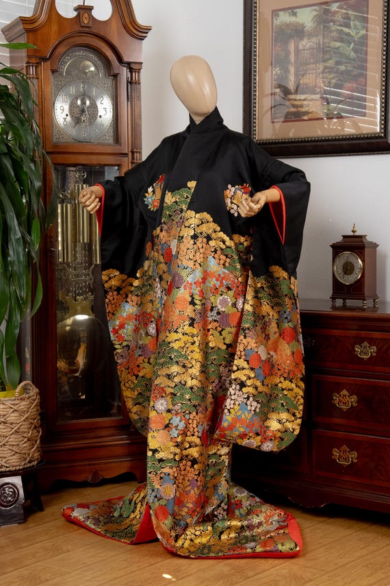 DEAR VANILLA Authentic Traditional Japanese Uchikake Wedding Kimono for Women Vintage Silk Robe Made in Japan UCK-0050