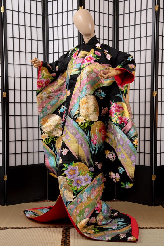 DEAR VANILLA Authentic Traditional Japanese Uchikake Wedding Kimono for Women Vintage Silk Robe Made in Japan Vintage UCK-0058