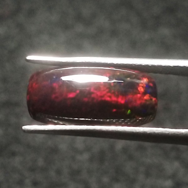 2.90 Cts, Opale noire éthiopienne naturelle, Cabochon coussin, Taille 16x8x4 mm, Opale fumée, Opale de feu Welo, Opale multicolore, Opale de feu arc-en-ciel