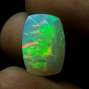 6 Cts, natürlicher äthiopischer Opal, facettierter Kissenschliff, Größe 15x10x7mm, Welo Opal, äthiopischer Opal, Regenbogenfeueropalherstellung für Schmuck