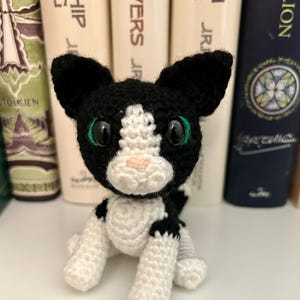 Crochet Cat Pattern, Tuxedo Cat, Adorable Crochet Tuxedo Cat Pattern, DIY Amigurumi Cat, Perfect Gift for Cat Lovers