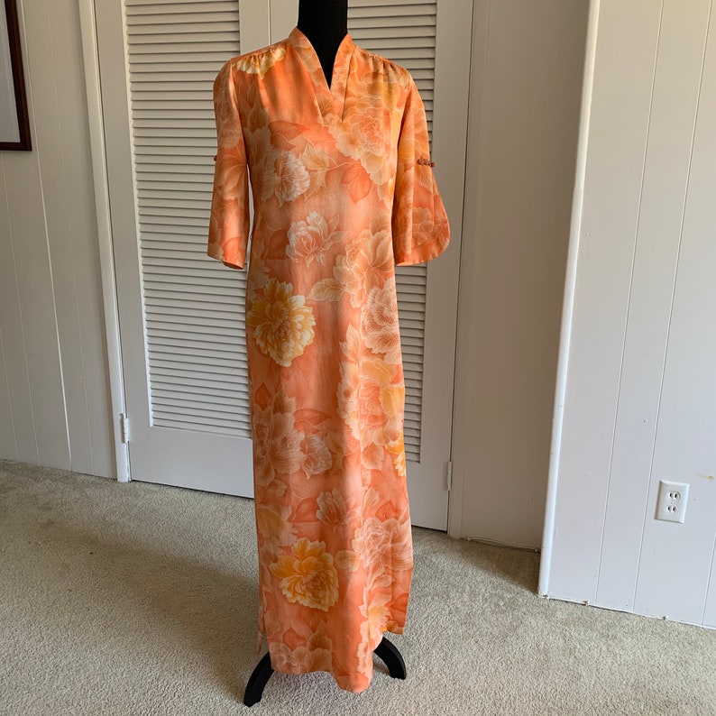 Vintage Polynesian Casuals Hawaii Hawaiian sheath dress with slits