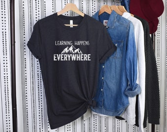 Lernen geschieht überall Shirt, Homeschool Mama Tee