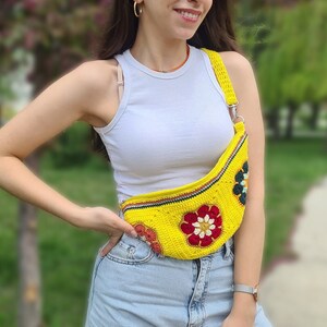 Yellow Knitted Fanny Bag, Crochet Daisy Bum Bag, Crochet Granny Square Crossbody Bag, Hobo Bag Women, Chest Bag, Patchwork Travel Bag