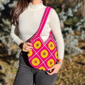 Fuscia Crochet Sunflower Bag, Crochet Purse, Afghan Crochet Bag, Floral Knit Bag, Mini Daisy Bag, Grannysquare Bag, Crochet Purse