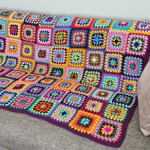Gehäkelte afghanische Decke, mehrfarbige Oma Quadrat Strickdecke, Tv Decke, Wohnzimmer Dekor, Sofa werfen, Häkelstiche, TV Decke