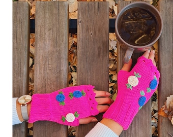 Fuscia Crochet fingerless Gloves, knitted floral winter gloves, Half Finger Gloves, Daisy Gloves, flower fingerless