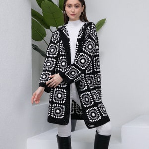 黒のニット女性用カーディガン、グラニースクエアアフガンカーディガン、クロシェコットンコート、フード付きジャケット、ボヘミアンカーディガン、ロングオーバーサイズセーター