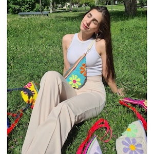 Knitted Daisy Bum Bag, Knitted Fanny Bag, Crochet Daisy Bum Bag, Hobo Bag Women, Chest Bag, Patchwork Bag