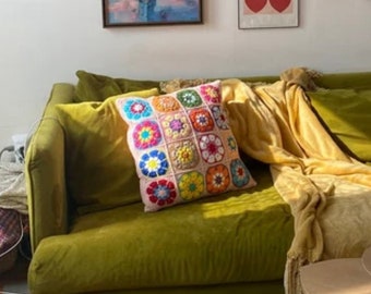 Virkat örngott i beige prästkrage, virkat örngott i fyrkantigt mönster med mormor, kuddfodral, färgglatt örngott med mormor