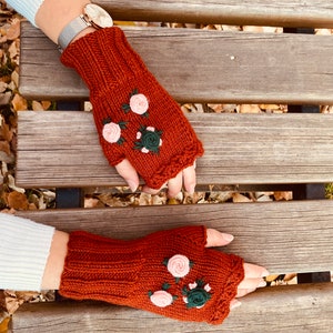 Taba Earth Crochet Fingerless Gloves, Knitted floral winter gloves, Half Finger Gloves, Womens Gloves, flower fingerless image 2