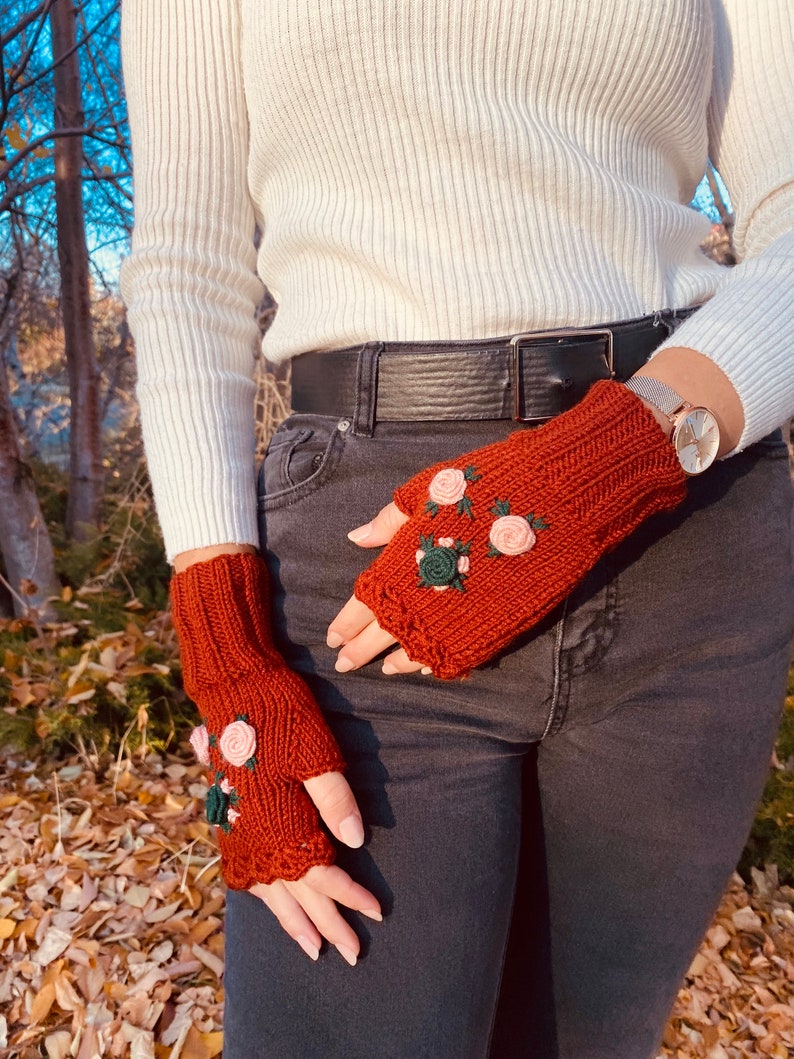 Taba Earth Crochet Fingerless Gloves, Knitted floral winter gloves, Half Finger Gloves, Womens Gloves, flower fingerless image 6