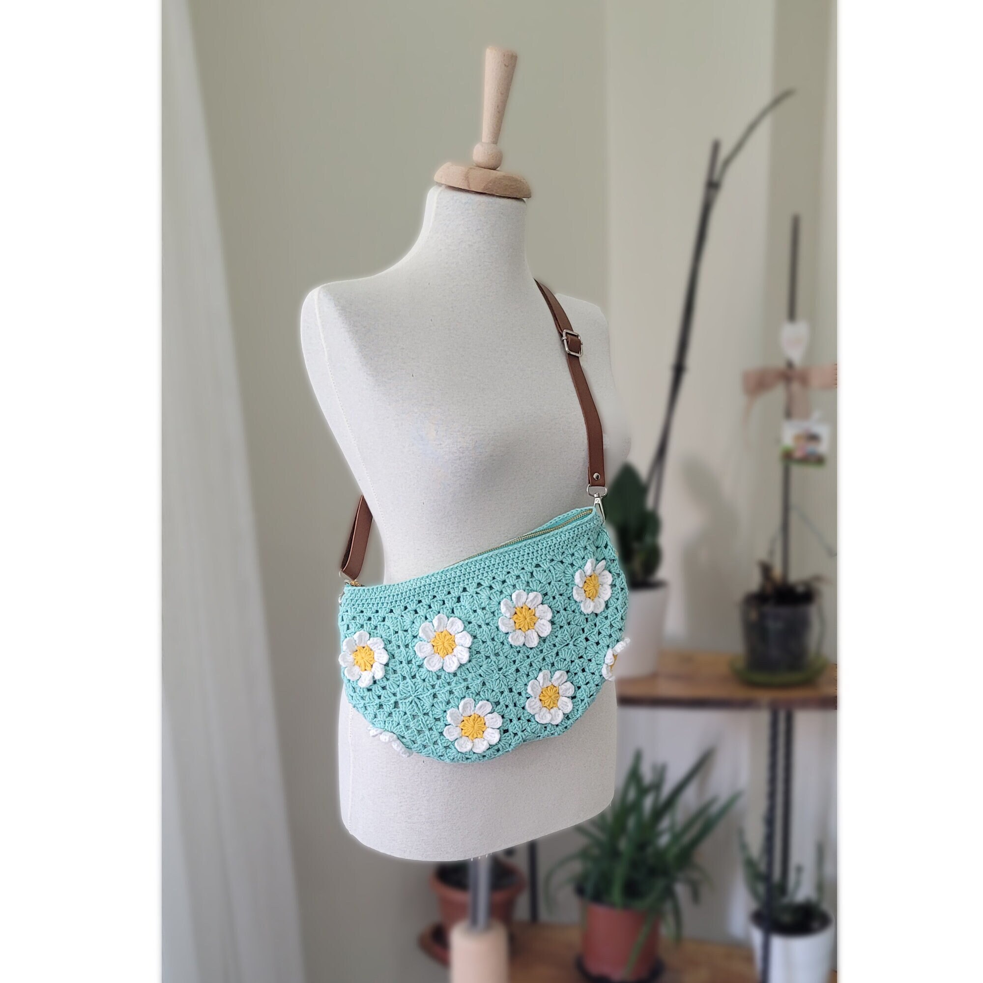 【AAKE】FLOWER PATTERN HIP SACK Fuscia Afrikan Flower Bum Bag, Pink Floral Knitted Fanny Bag