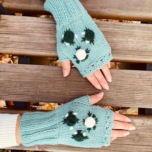 Gants au crochet vert sans doigts, gants dhiver tricotés floraux, gants floraux Half Finger, gants pour femmes, fleur sans doigts image 7