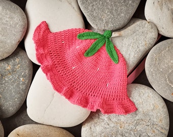 Cappello a secchiello all'uncinetto con fragole rosse, cappello a fragole lavorato a maglia, berretto a secchiello fatto a mano, cappello all'uncinetto con frutta carina, regalo per lei, regalo di Natale