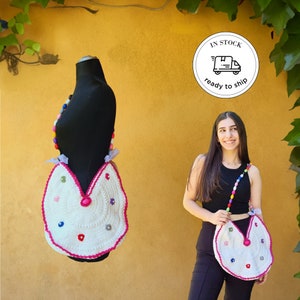 White Crochet Bag Shoulder, Crossbody Daisy Bag, Bead Handle Bag, Crochet Purse, Summer Bag, Circle Bag