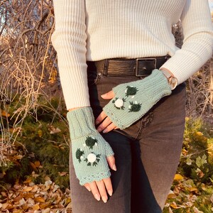 Gants au crochet vert sans doigts, gants dhiver tricotés floraux, gants floraux Half Finger, gants pour femmes, fleur sans doigts image 2