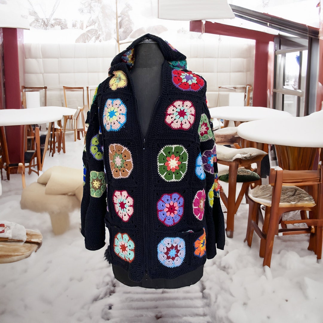 ブラックアフリカンフラワーカーディガン、かぎ針編みの花柄パッチ