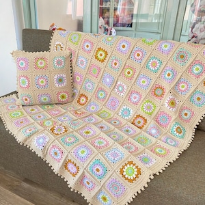 Weiche Farbe gehäkelte afghanische Decke, Oma Square Tagesdecke Überwurf, Patchwork gestrickte Sofadecke, große Häkeldecke, Vintage Decke