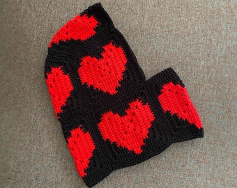 Czarno-czerwona dzianinowa kominiarka w kształcie serca, szydełkowa kominiarka Love dla kobiet, kominiarka unisex, kominiarka zimowa, szydełkowa czapka zimowa, prezent dla niej