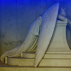 Weeping Angel in Metairie Cemetery, New Orleans