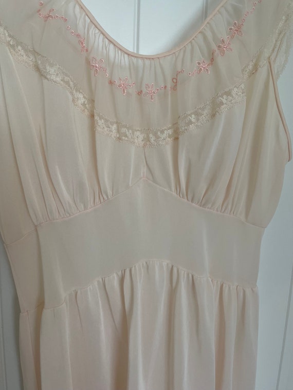 Vintage 1960s-1970s nightgown/nightie