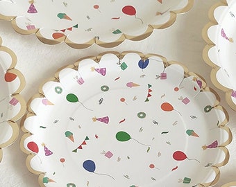 Assiette en papier jetable set-cake assiette en papier / tasse en plastique fourchette à gâteau / couteau / cuillère -accessoires de gâteau - spécial pour la fête -essentiel pour manger du gâteau