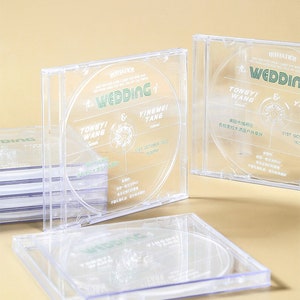 Invito di nozze con CD a tema musicale personalizzato in acrilico, bomboniere con stampa a colori su CD, modelli di custodie e dischi, invito creativo in stile disco