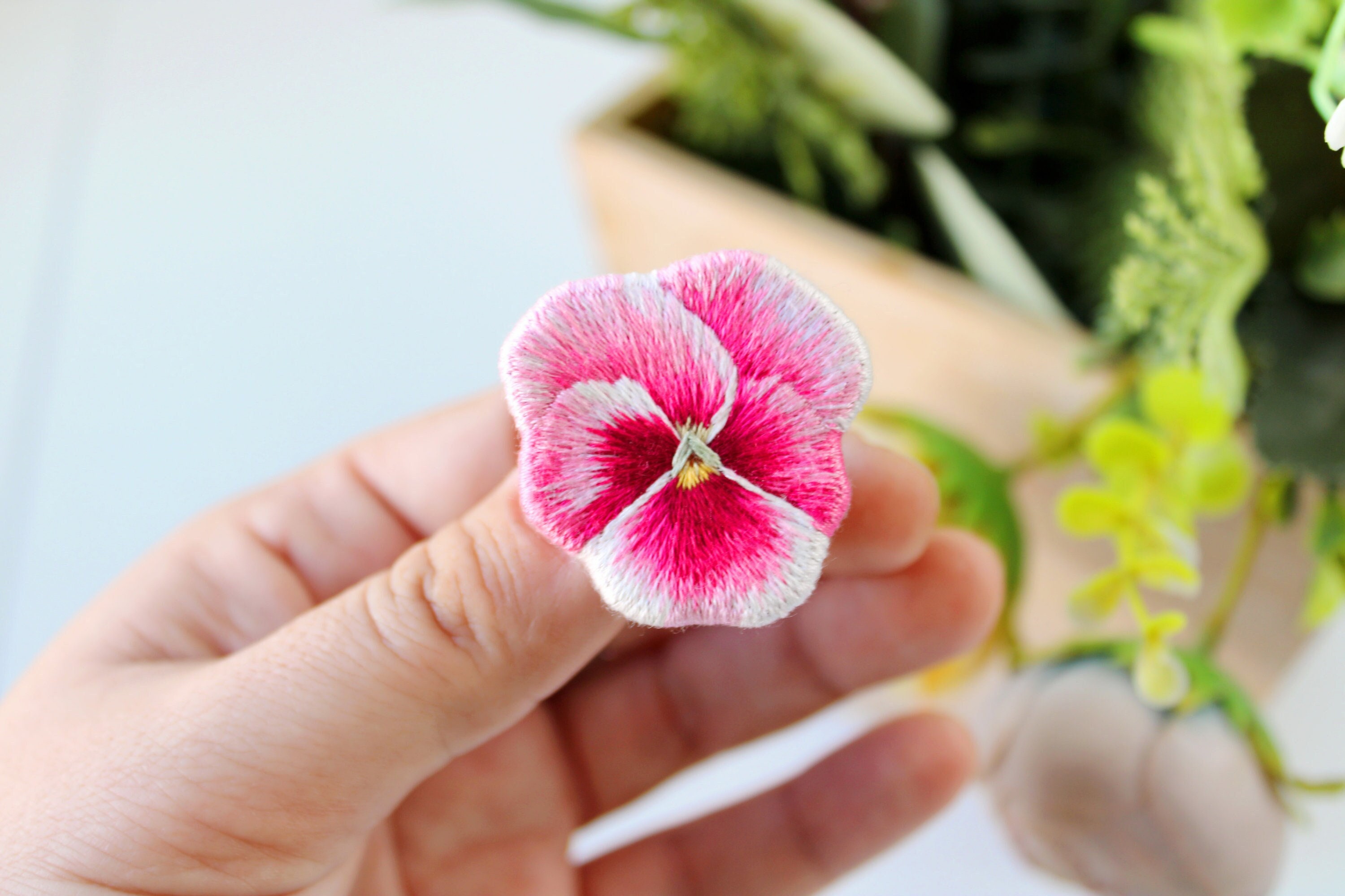 Pansy brooch 2024