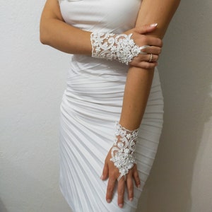 White Lace Gloves, Fingerless Gloves, Wedding Gloves, Bridal Gloves, Beach Wedding, Bridal Accessory, Party Prom Gloves, French Lace Gloves